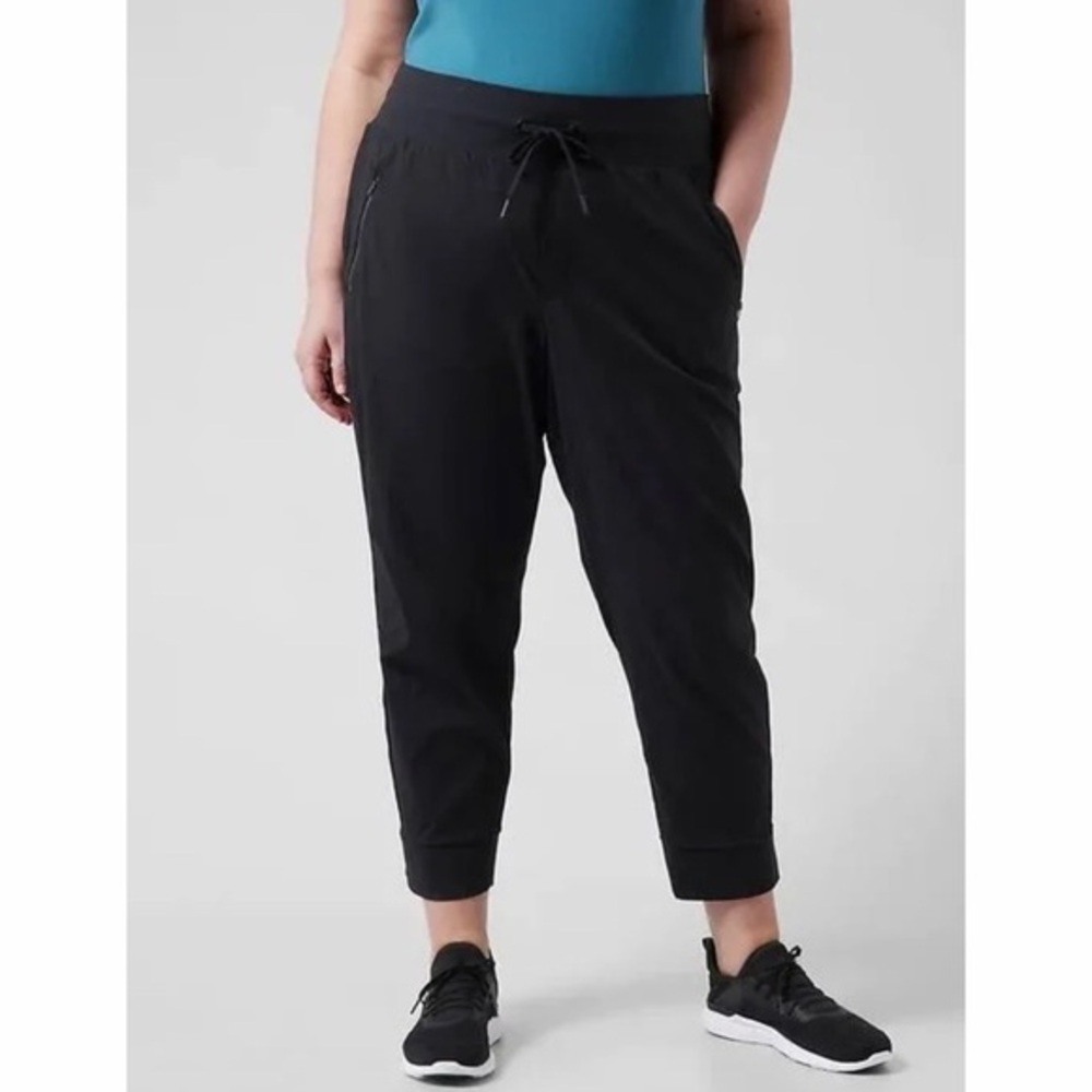Athleta Trekkie North Jogger Women’s Pants Size 14
Black for hiking outdoor